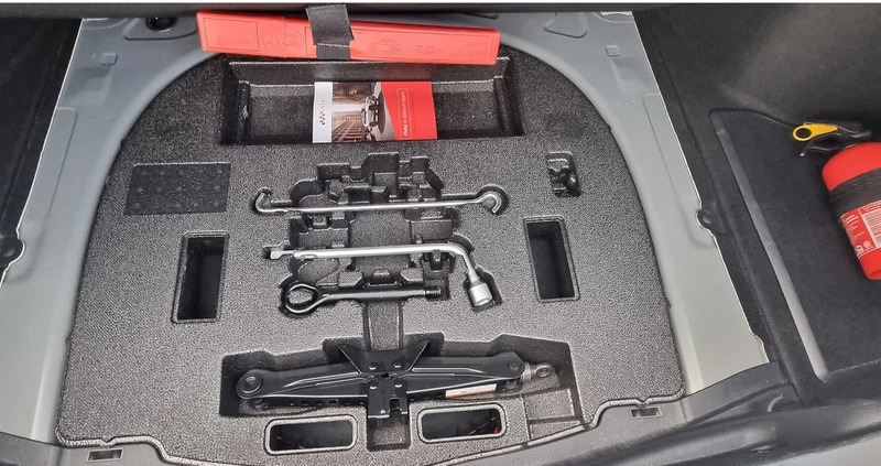 Toyota Camry cena 100400 przebieg: 106800, rok produkcji 2019 z Warszawa małe 352